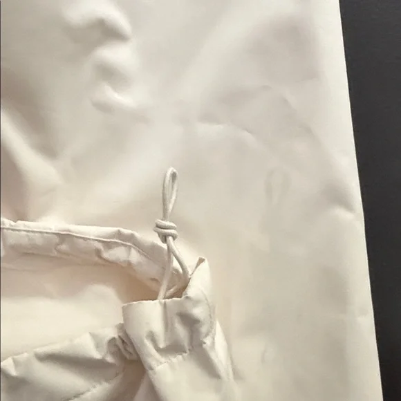 The North Face Women's dryvent Jacket in Cream - Picture 7 of 9